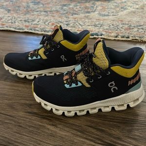 On Cloud Helion tennis shoes -Size 6